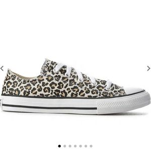 Girls Leopard Converse low top sneaker size 1